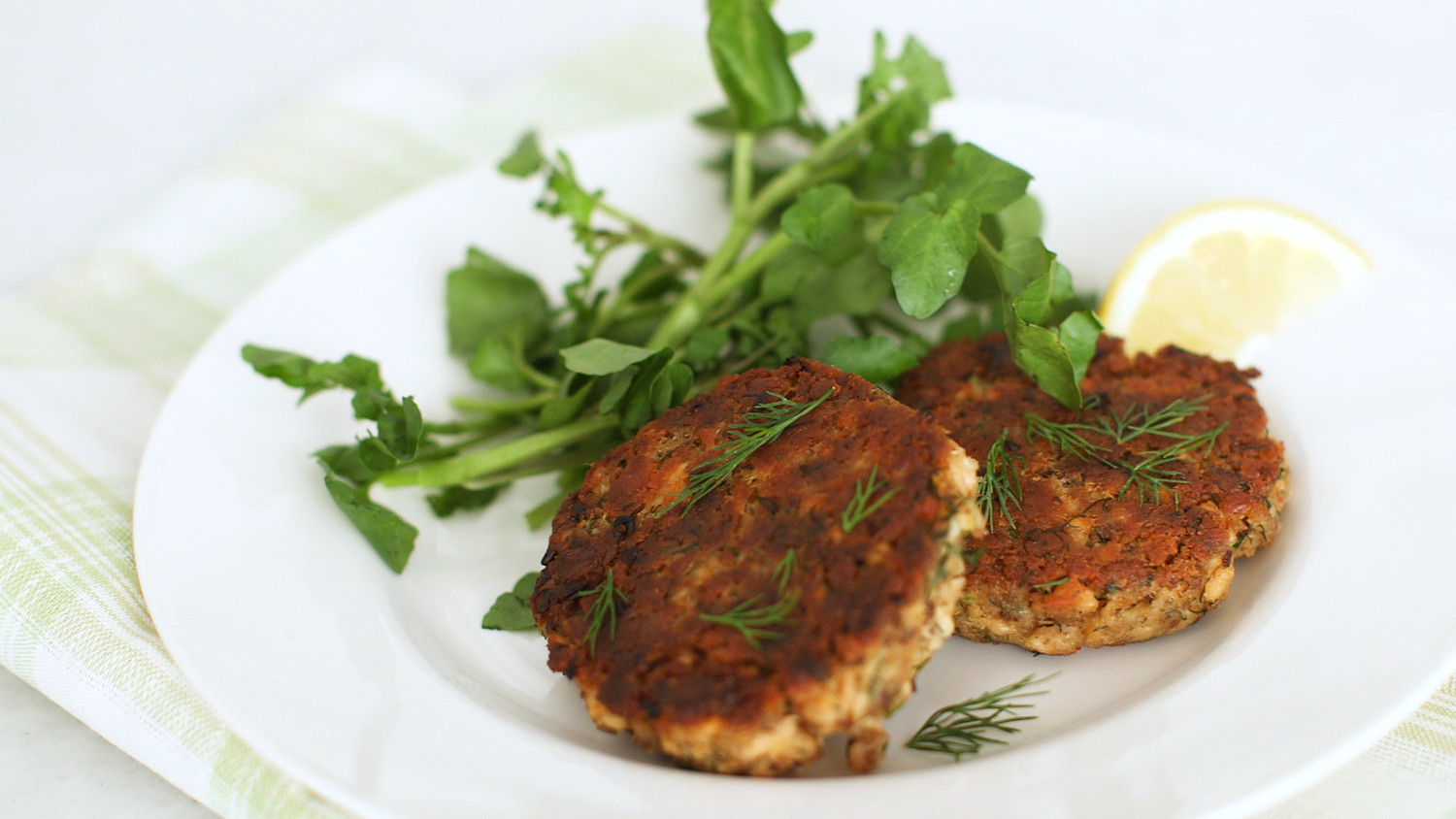 Video Crispy Salmon Cakes Martha Stewart